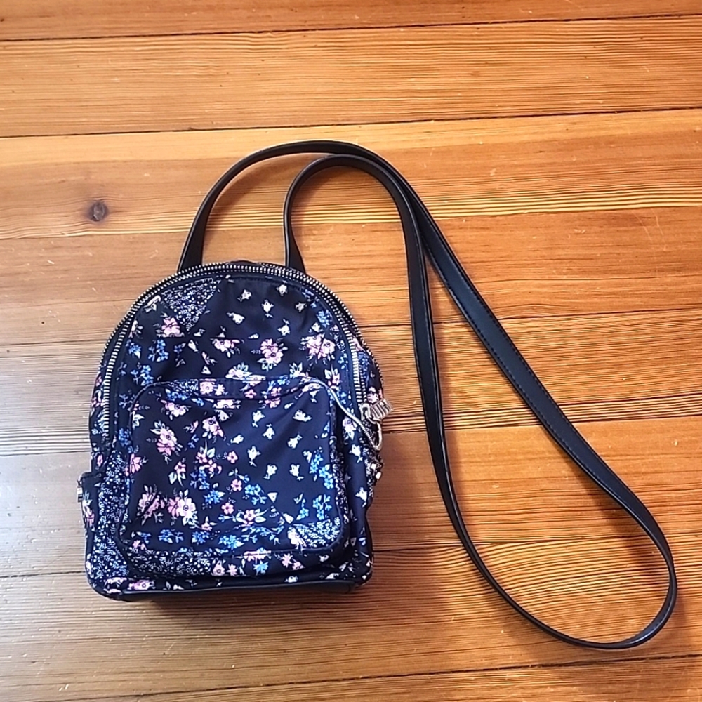 Juicy by juicy couture 2 in 1 crossbody small backpack